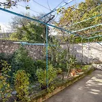 1 Bedroom Awesome In Apartman *