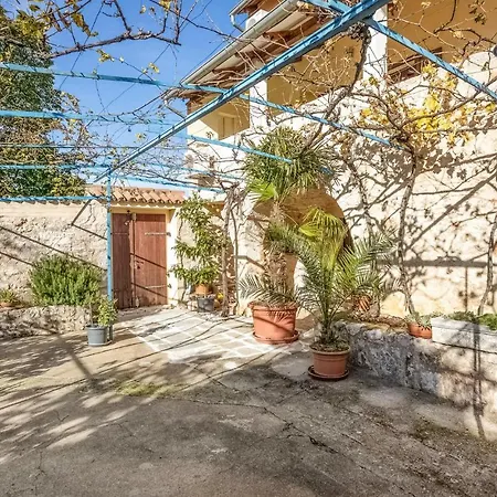 1 Bedroom Lovely In Apartament *