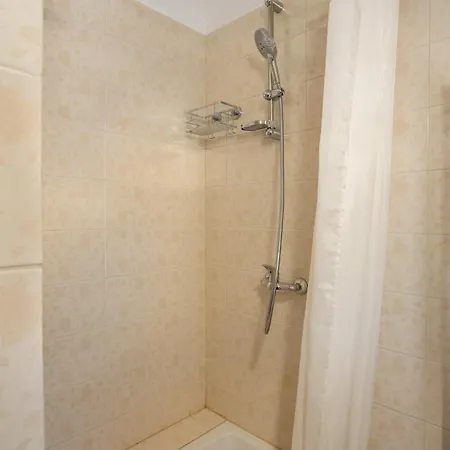 1 Bedroom Lovely In Apartament
