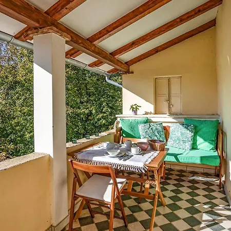 Beautiful In With Kitchen Apartment *
