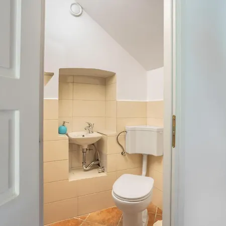 1 Bedroom Lovely In *