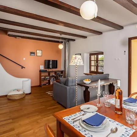 公寓 1 Bedroom Lovely In